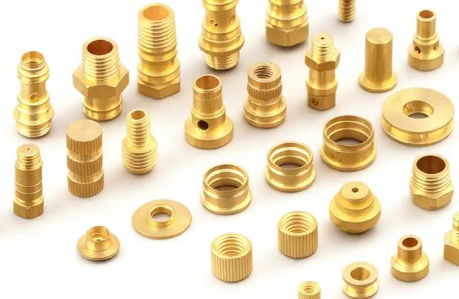 銅件因銅材導(dǎo)電性好、導(dǎo)熱性優(yōu)、耐腐蝕性強、延展性佳